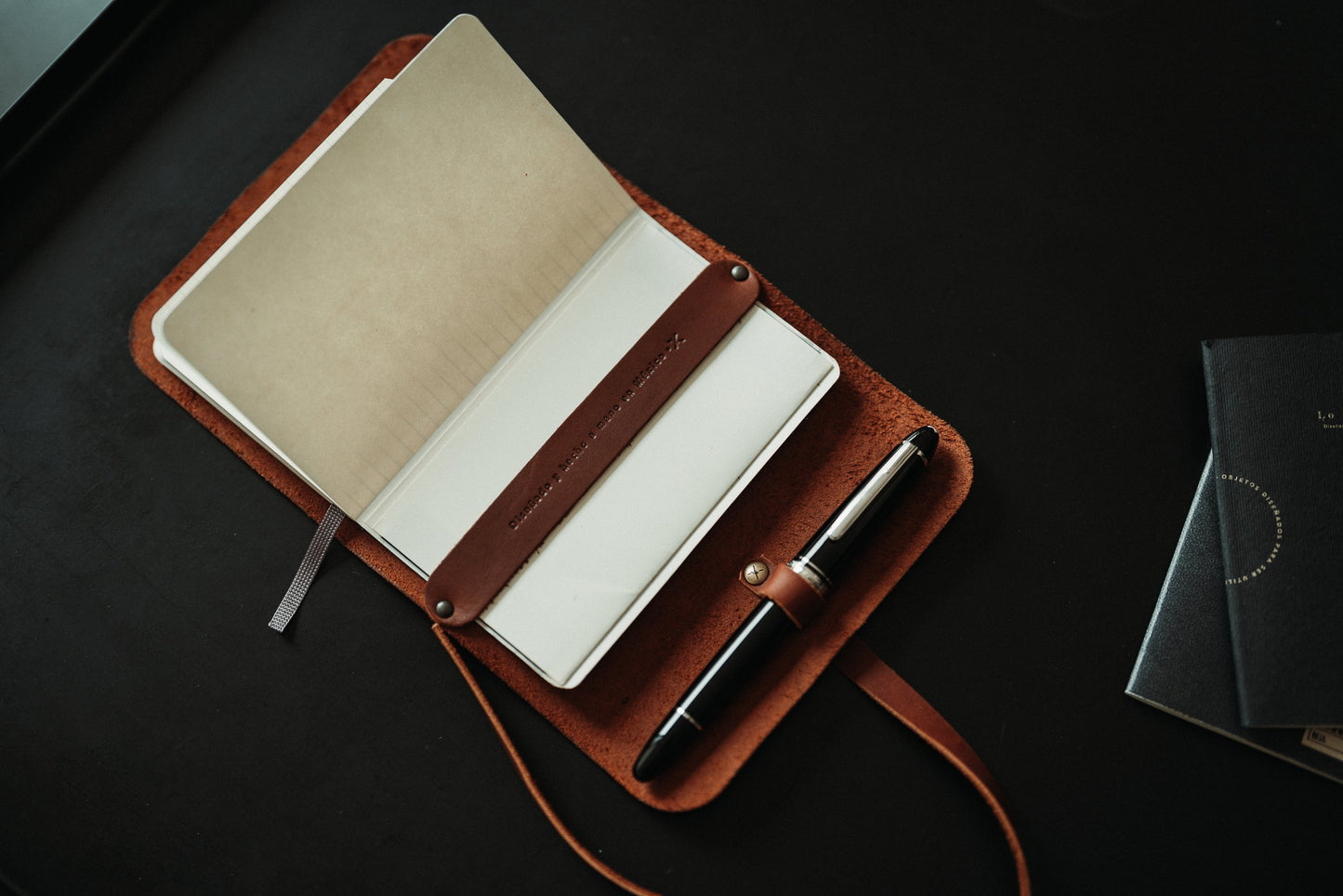 Lo Esencial - Notebook Cover